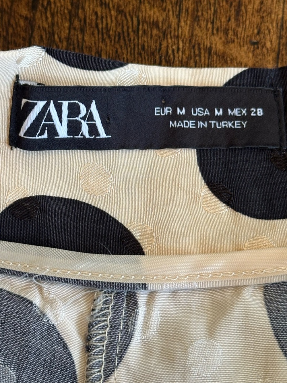 Zara Black Polka Dot Wide Leg Pants on Beige - Picture 5 of 11